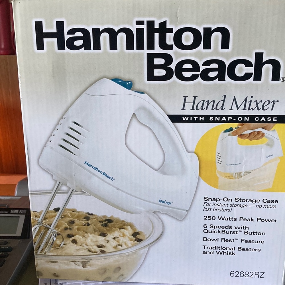 Hamilton Beach hand mixer was snap on case